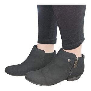 Daisy Fuentes Black Ankle Booties